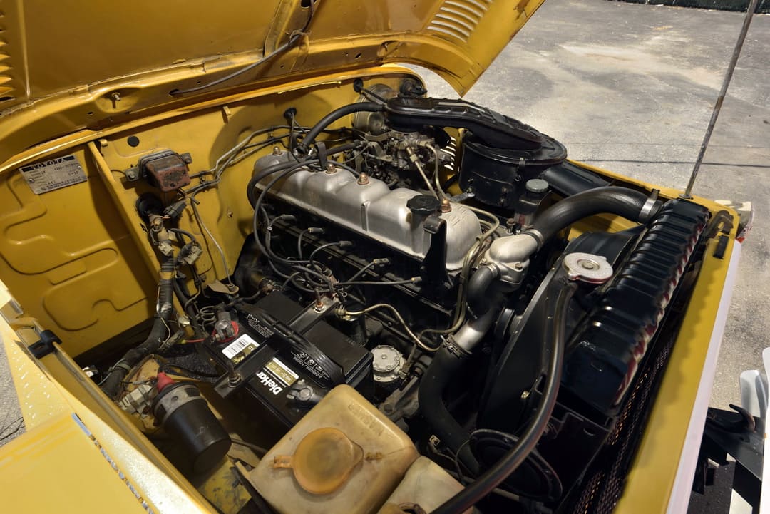 Двигатель внедорожника Toyota Land Cruiser Canvas Top (FJ43) '1973–79