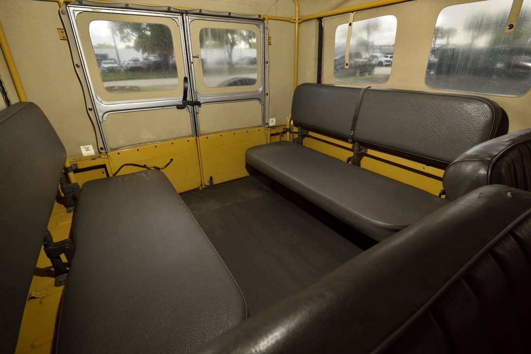Место для пассажиров в автомобиле Toyota Land Cruiser Canvas Top (FJ43) '1973–79