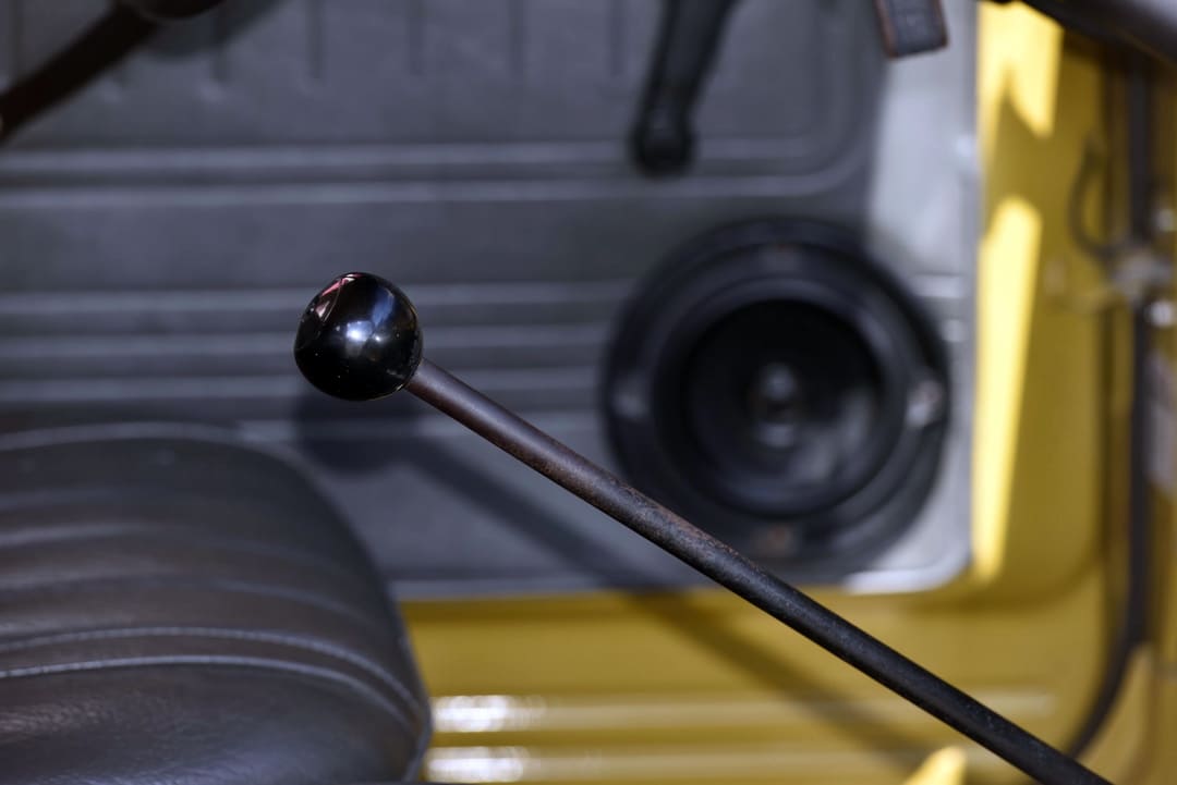 Рычаг переключения передач в автомобиле Toyota Land Cruiser Canvas Top (FJ43) '1973–79