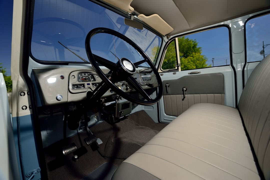 Интерьер автомобиля Toyota Land Cruiser Station Wagon (FJ45VL) '1963–67