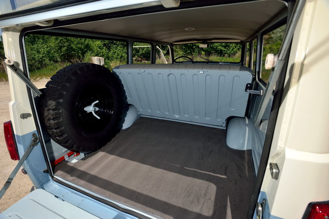 Багажное отделение внедорожника Toyota Land Cruiser Station Wagon (FJ45VL) '1963–67