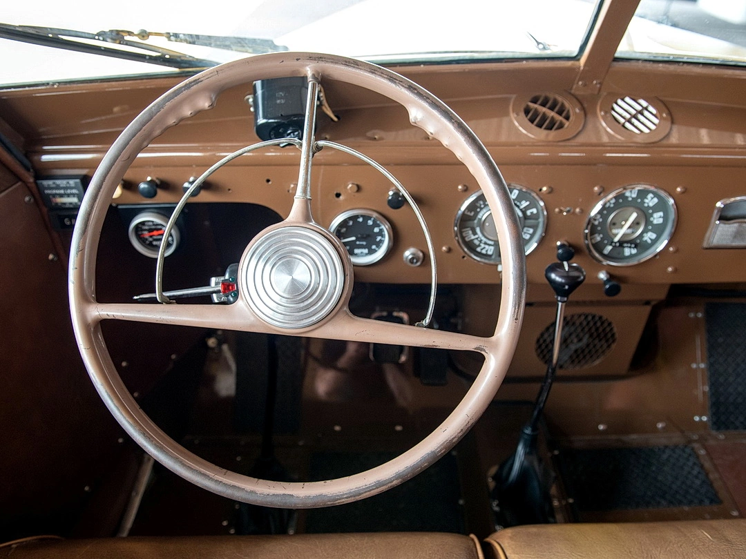 Место водителя в салоне автобуса White Model 706 'Yellowstone National Park' Tour Bus '1936