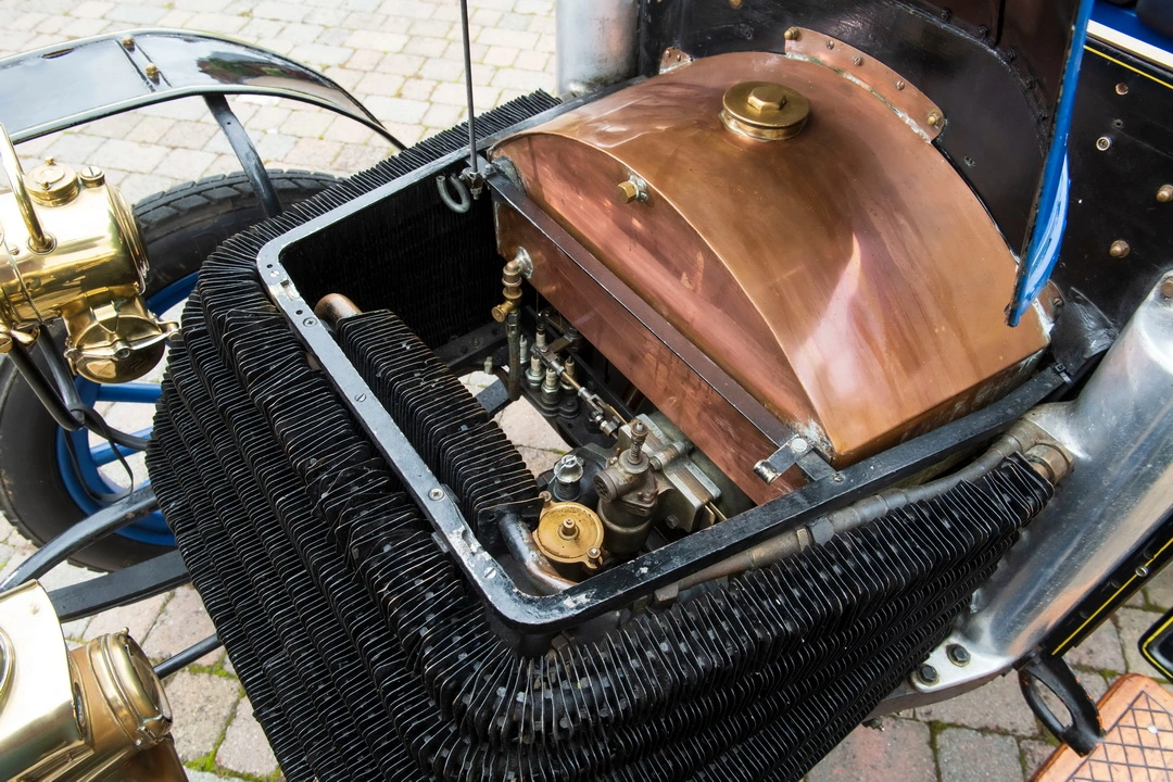 Двигатель старинного автомобиля Wolseley 10 HP Rear-Entrance Tonneau '1903