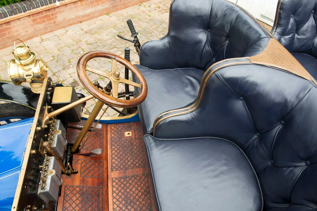 Интерьер автомобиля Wolseley 10 HP Rear Entrance Tonneau 1903