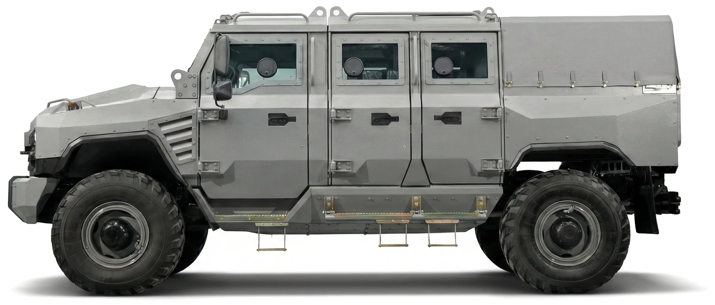 Бронированный автомобиль RIDA Buran APC6 '2018 на белом фоне, вид сбоку