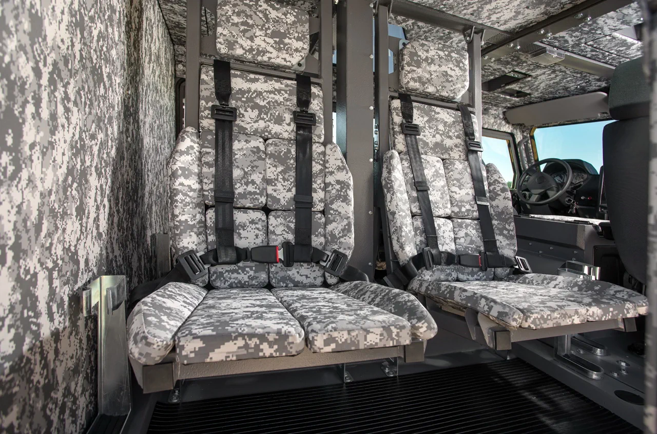 Внутри кабины автомобиля RIDA Buran APC6 '2018