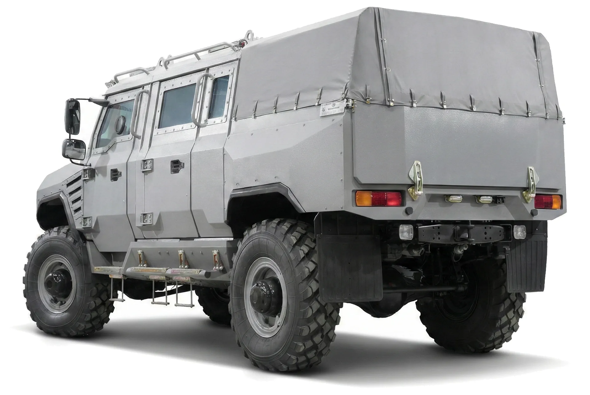 Бронированный автомобиль RIDA Buran ASV '2018 на белом фоне, вид сзади под углом