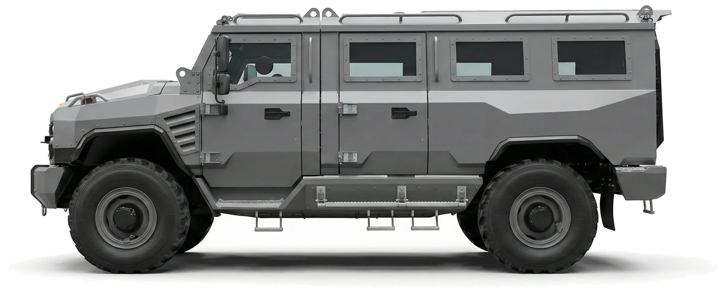 Бронированный автомобиль RIDA Buran Bus '2018 на белом фоне, вид сбоку