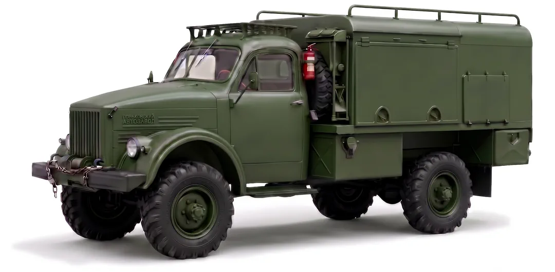 ЗАК-32М — военный грузовик — белый фон