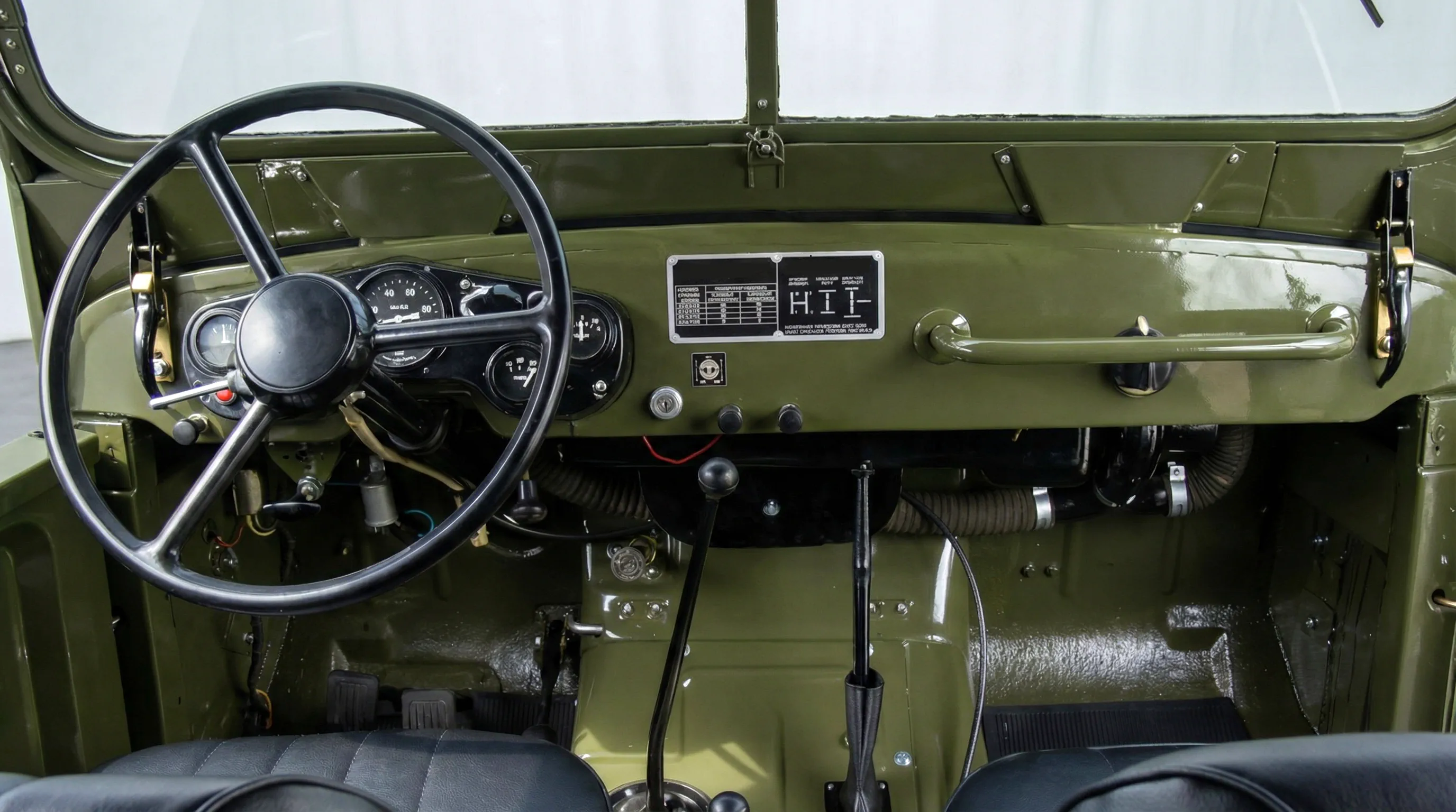 В кабине автомобиля ГАЗ-69 '1953–73