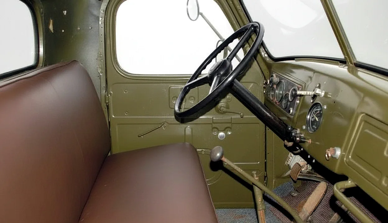 Интерьер кабины советского грузовика ЗиЛ-157 Кунг-1М '1958 года