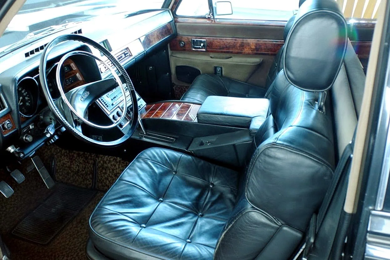 Место водителя в советском лимузине ЗиЛ-4104 (115) '1977–84