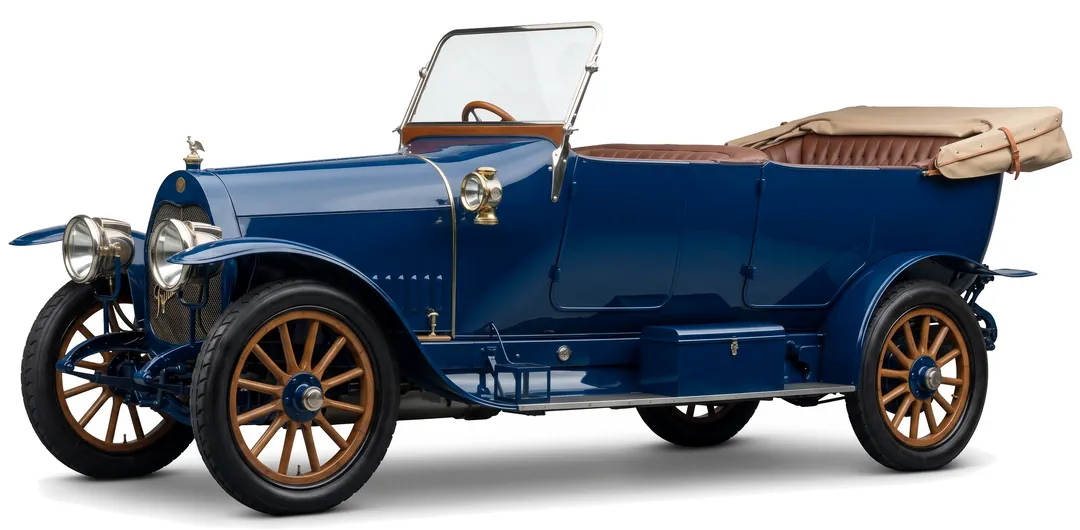 Руссо-Балт Е15/35 Торпедо '1914 — старинный автомобиль — белый фон